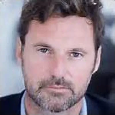 Qui est certain que Nicolas est l'enchanteur ?