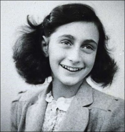 Le Journal d'Anne Frank - Anne Frank était une adolescente juive cachée à Amsterdam (aux Pays-Bas) pendant deux ans. Son journal intime s'arrête trois jours avant l'arrestation de toute sa famille. Anne meurt du typhus à 15 ans en camp de concentration et son père sera l'unique survivant de la famille. Laquelle de ces phrases a été la dernière écrite par Anne Frank ?