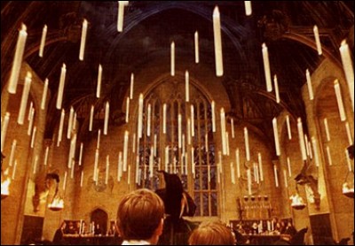 Dans le film "Harry Potter à l'école des sorciers", dans quel livre Hermione a-t-elle lu que le plafond n'était pas réel ?