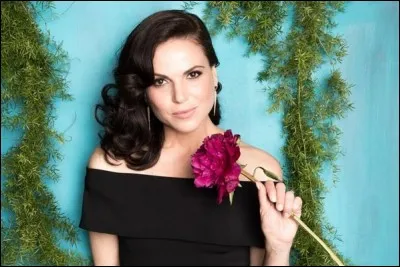 Quel âge a l'actrice de Regina ?