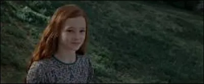 Qui lui annonce qu'elle est une sorcière et devient son ami pendant de nombreuses années ?