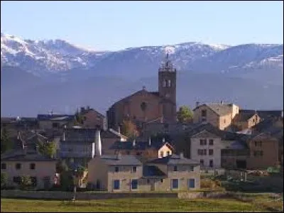 Commune des Pyrénées catalanes, dans la vallée du Capcir, Matemale se situe dans l'ancienne région ...