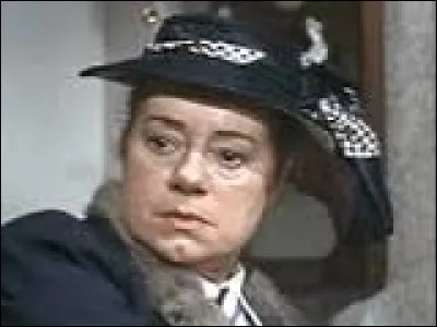 Avant l'arrivée de Mary Poppins, comment s'appelait l'ancienne nurse des deux enfants ?