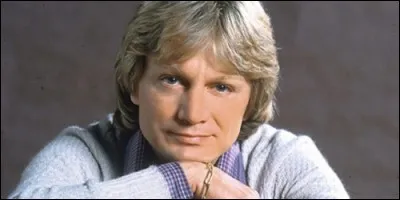 Quel chanteur de variété française, né à Alexandrie, se tua accidentellement ?