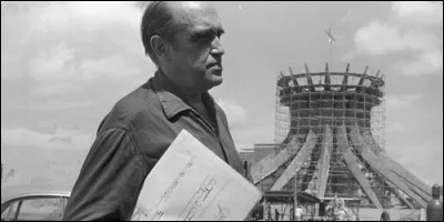 Quel architecte est à l'origine des principaux bâtiments de la capitale brésilienne, Brasilia ?