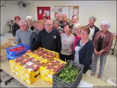 Pour fonctionner, les Restos du Cur sont composés de bénévoles. Combien ?