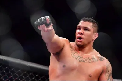 Pour son premier match à l'UFC, il débute contre le nouvel arrivant, Luis Henrique, le 19 décembre 2015. Quel fut le résultat ?