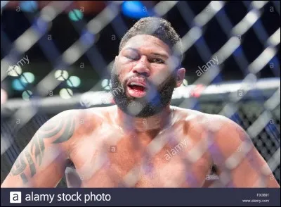 Nouveau combat le 10 avril 2016 lors de l'UFC Fight Night 86, il rencontre un nouvel arrivant : Curtis Blaydes. Quel fut le résultat ?