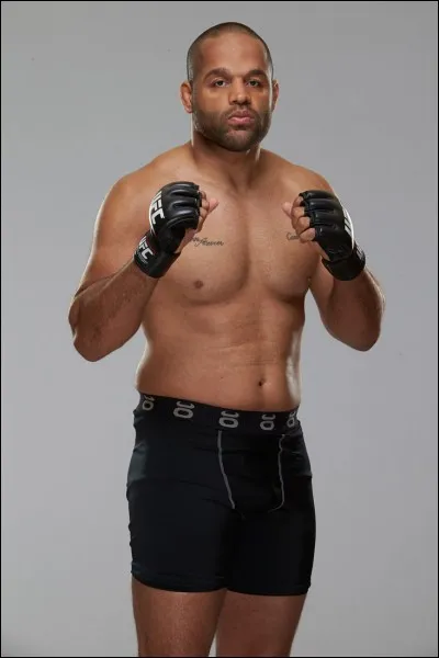 Ngannou affronte ensuite Anthony Hamilton, le 9 décembre 2016 lors de l'UFC Fight Night 102. Quel fut le résultat ?