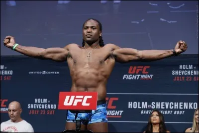 Si vous avez bien suivi et bien répondu, alors répondez à cette question : 
en prenant compte de vos précédentes réponses ainsi que la première question, de combien est son bilan en MMA (victoire - défaite)?