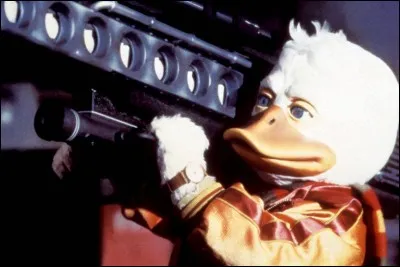 CANARDER : comme dans "Mettons-nous à l'abri, ça canarde". Y a-t-il un lien direct entre le verbe et l'animal, le canard (ici, Howard the duck) ?