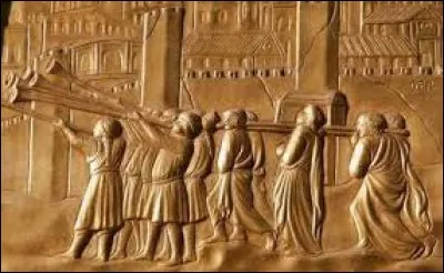 Selon un récit biblique, lors d'une certaine bataille, le peuple d'Israël utilisa des trompettes dont le son fit s'écrouler les murs d'une cité nommée...