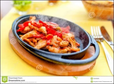 J'aimerais manger un plat chaud.