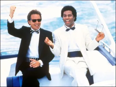 Beaucoup plus d'action que dans le précédent : Miami, la drogue, l'argent et les bolides. Deux policiers luttent contre le crime. (Titre en français)