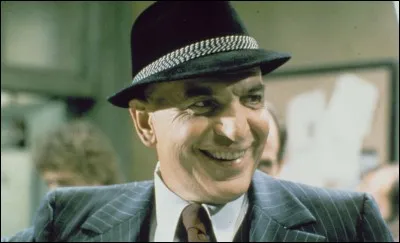 Une boule de billard sous le chapeau, une sucette à la bouche, Telly Savalas interprétait....