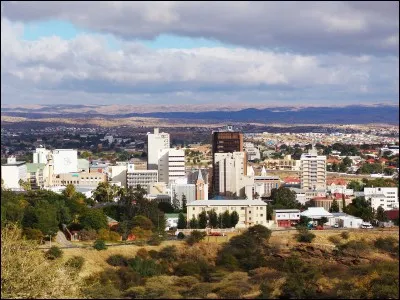 W comme Windhoek. De quel Etat cette ville est-elle la capitale ?