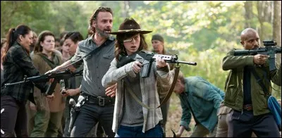 L'un de ces quatre personnages s'est malencontreusement égaré dans cette série !