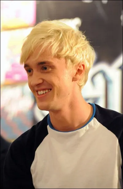 Pouvez-vous me dire comment s'appelle l'acteur qui joue Drago ?