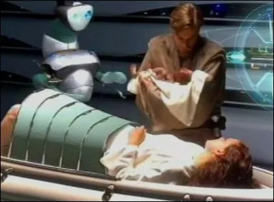 Qu'a fait Obi-Wan Kenobi après que Padmé Amidala a accouché d'une fille et d'un garçon ?