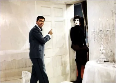 Qui est la femme en noir ?