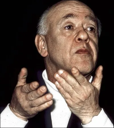Eugène Ionesco est :