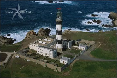 Le phare du Créac'h est sur :