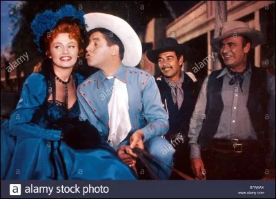 Quel est le nom de la femme rousse ?