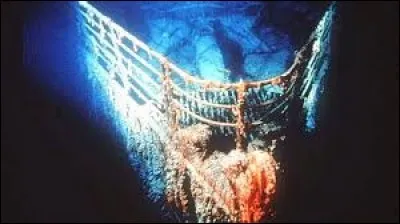La découverte de l'épave du Titanic dans l'océan Atlantique.