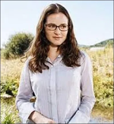 Avoir un balai dans le cul.