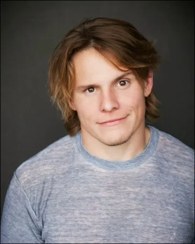 Comment s'appelle le/la professeur et guitariste bis du groupe ?