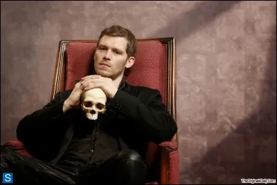 Quel(le) proche d'Elena Klaus va-t-il tuer pour créer ses hybrides ?