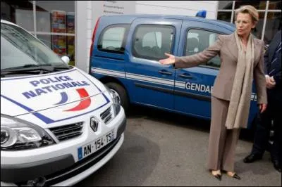 Gouvernement et chercheurs s'opposent sur les statistiques des violences interpersonnelles. Pour l'Intrieur, la violence ne cesse d'augmenter depuis dix ans. Or Laurent Mucchielli a pluch les enqutes de sociologues d'Ile-de-