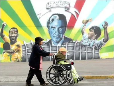 Diego Maradona veut prouver au monde entier qu'il est le plus grand joueur de foot de tous les temps, devant Pel. Comment s'y est-il pris?