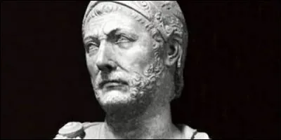 Quel roi carthaginois, grand ennemi de Rome, utilisa des éléphants pour conquérir la Gaule en passant par le col du Petit-Saint-Bernard ?