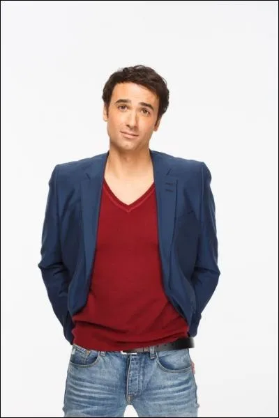 Comment s'appelle e professeur d'histoire-géo ?