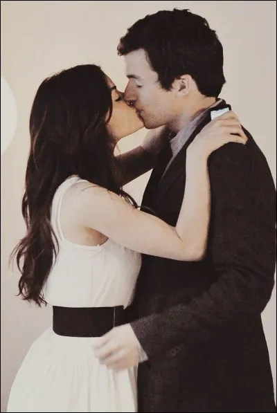 Avec qui sort Aria ?