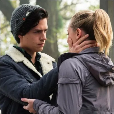 Lors de quel épisode s'embrassent pour la première fois Betty et Jughead ?