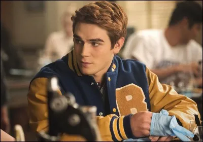 Archie possède une passion en dehors de l'école. Laquelle ?