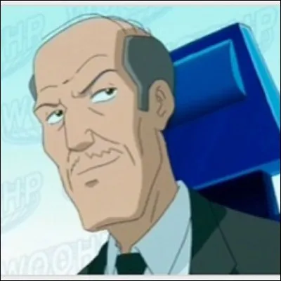 Comment s'appelle le monsieur qui dirige les missions du trio ?