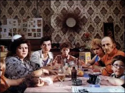 Le film "La vie est un long fleuve tranquille" réalisé par Étienne Chatiliez.