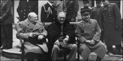 A la conférence de Yalta (février 1945), les Etats-Unis et l'U.R.S.S :