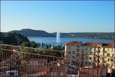 Votre frère Olivier vous a invité à passer le week-end prochain dans sa maison d'Istres,dans quel département irez-vous ?