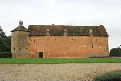 Votre amie Laura vous écrit de son nouveau domicile de Nully,dans quel département réside-t-elle ?