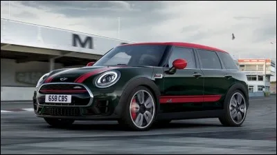 Quelle est la marque de cette voiture ?