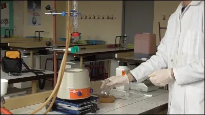 Grâce à quoi il n'y a pas perte de matière lors d'un chauffage à reflux ?