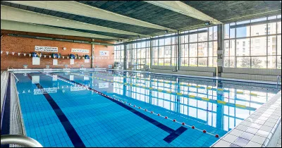 Tu vas à la piscine ou à la plage...