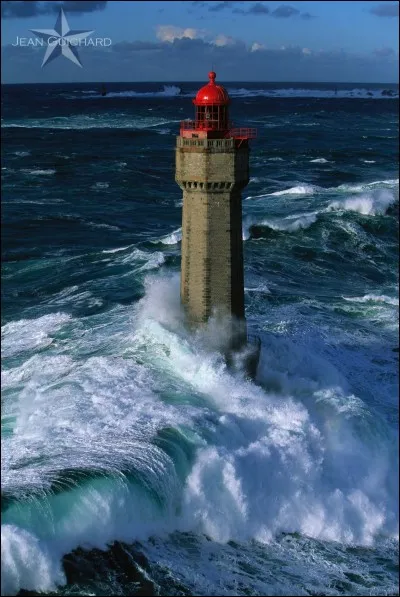 Le phare de la Jument &agrave; Ouessant ...