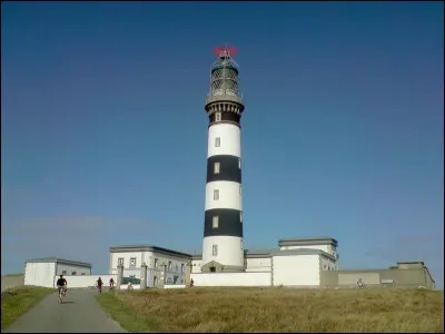 Le phare en mer le plus pr&egrave;s du Cr&eacute;ac'h est ...