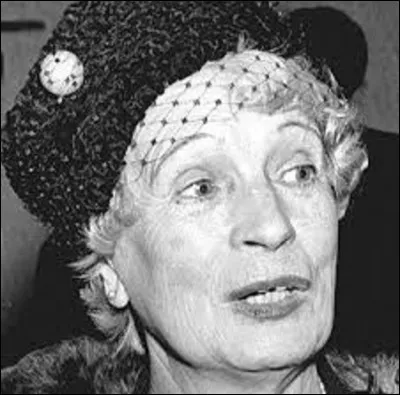 Femme à la vie trépidante, elle fut tour à tour : prostituée, aviatrice, espionne et politicienne, Marthe Richard voit le jour à Blâmont, en Meurthe-et-Moselle, le 15 avril 1889. Le 13 décembre 1945, elle dépose devant le Conseil municipal de Paris, un projet qui sera concrétisé par une loi portant son nom voté le 13 avril 1946 à la Chambre des députés. En quoi consiste cet arrêt ?