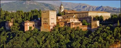 Quelle est cette ville magique d'Andalousie entourée de légendes mystérieuses depuis la haute antiquité ?